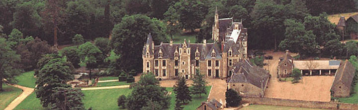 [Photo of the Chateau - overview]